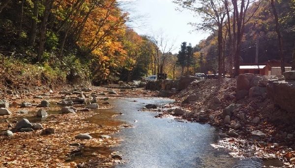 ナラ入沢渓流釣りキャンプ場