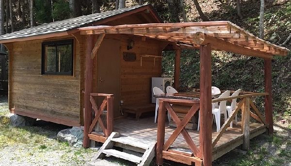 ナラ入沢渓流釣りキャンプ場