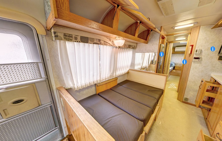 キャンピングカー