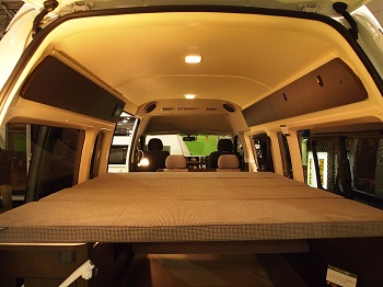 キャンピングカー