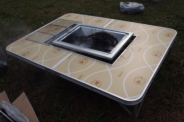 フォールディングテーブル